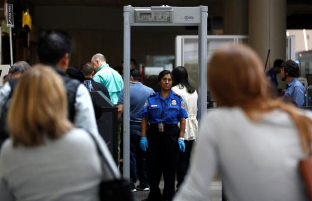 Khu vực kiểm tra an ninh tại sân bay Los Angeles (Ảnh: Reuters)