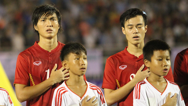 Tuấn Anh (trái) khó kịp bình phục để khoác áo đội tuyển Việt Nam tại vòng loại Asian Cup 2019 (ảnh: Trọng Vũ)