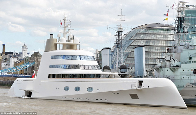 Siêu du thuyền “Motor Yacht A” cùng gia đình tỷ phú Nga cập cảng ở London tháng 9/2016
