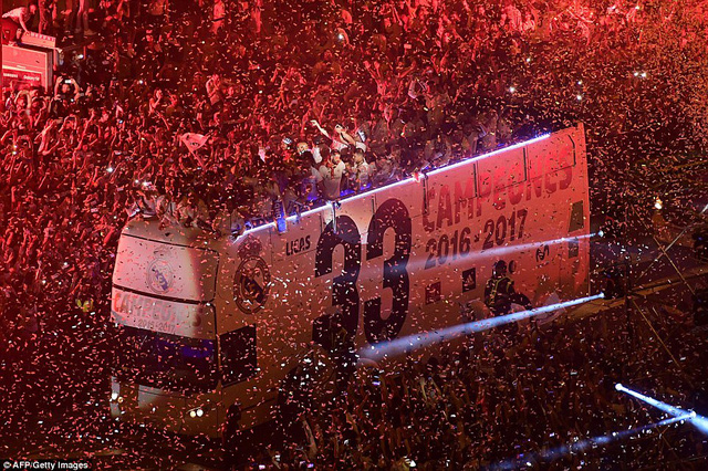   Phải 5 năm rồi, người Madrid mới có dịp tổ chức ăn mừng ở quảng trường Cibeles  
