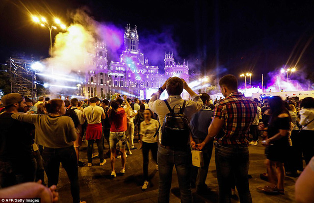   Người Madrid đã sẵn sàng cho một bữa tiệc ăn mừng tưng bừng tại Cibeles  