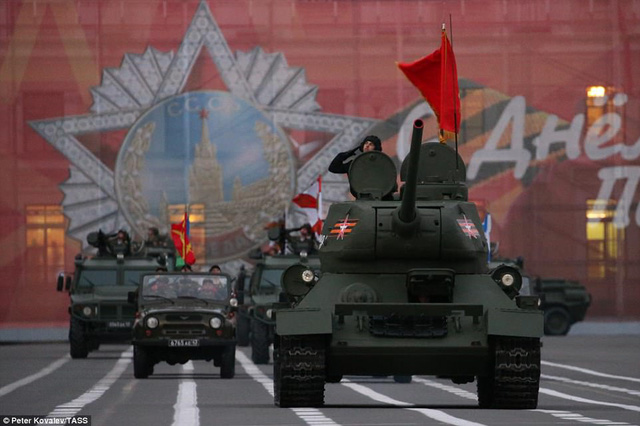 Trong lễ duyệt binh, người dân trên toàn thế giới sẽ có cơ hội chiêm ngưỡng các phương tiện quân sự hiện đại của quân đội Nga, trong đó có thể có những phương tiện lần đầu được ra mắt.