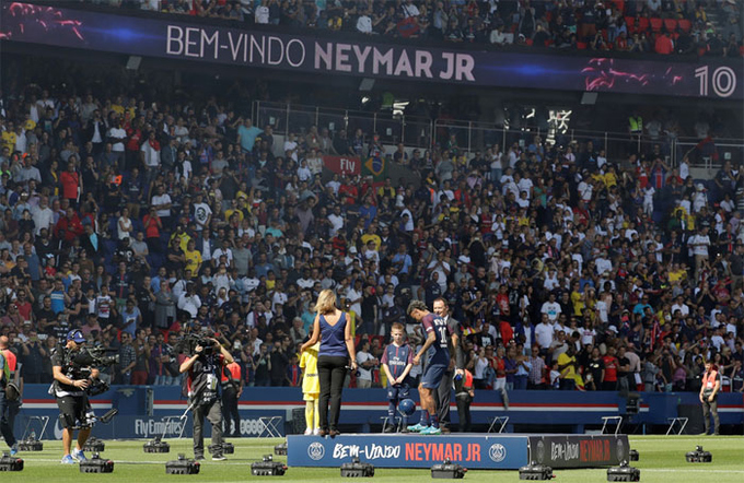 Neymar được tung hô như vị Vua trên sân Công viên các Hoàng tử