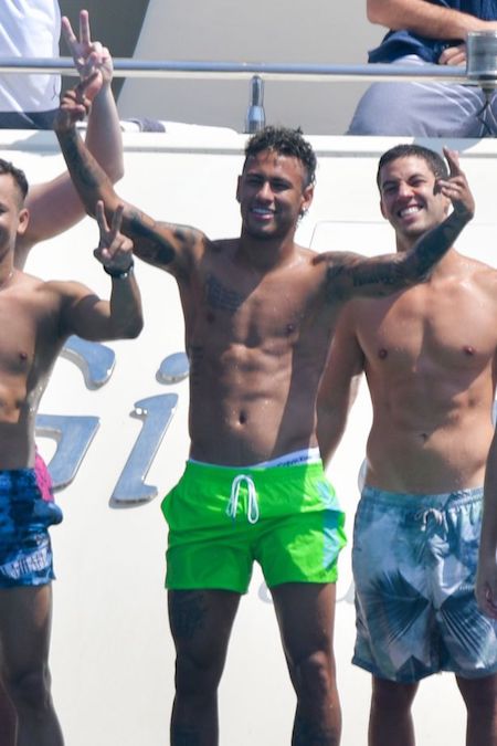 Neymar đang đi nghỉ mát tại Saint Tropez