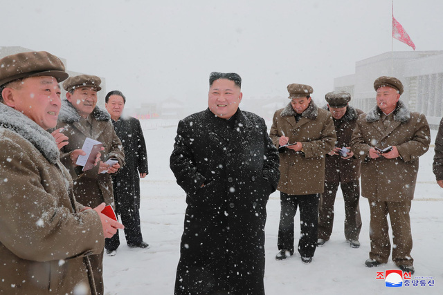   Chuyến đi tới Samjiyon là lần đầu tiên nhà lãnh đạo Kim Jong-un xuất hiện trước công chúng sau 19 ngày vắng bóng.  
