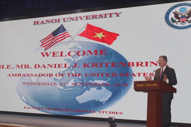   Đại sứ Mỹ tại Việt Nam Daniel J. Kritenbrink phát biểu tại Đại học Hà Nội ngày 21/11. (Ảnh: Thành Đạt)  