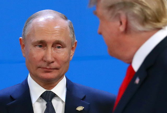   Hai nhà lãnh đạo Nga, Mỹ dường như không chào hỏi hay bắt tay khi chạm mặt nhau ở hội nghị G20. (Ảnh: Reuters)  