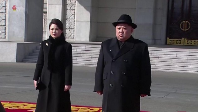   Nhà lãnh đạo Kim Jong-un và phu nhân dự lễ duyệt binh  