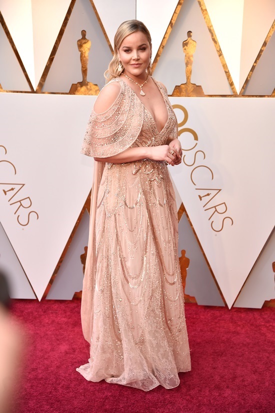 Những bộ đầm khoét ngực táo bạo ở Oscar 2018