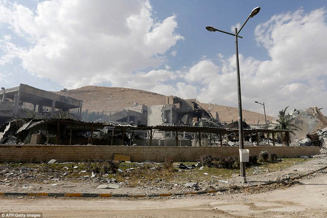   Bộ Quốc phòng Mỹ cho biết 3 mục tiêu đã bị không kích trong đợt tấn công sáng nay, trong đó có Trung tâm nghiên cứu Barzah ở phía bắc thủ đô Damascus. Mỹ cáo buộc 3 mục tiêu này có chứa các vũ khí hóa học của chính quyền Syria. (Đồ họa: Bộ Quốc phòng Mỹ)  