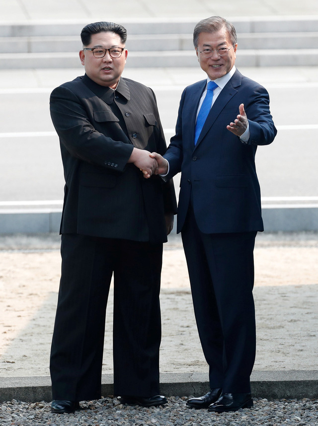 Ông Kim Jong-un trở thành nhà lãnh đạo Triều Tiên đầu tiên đặt chân tới lãnh thổ Hàn Quốc kể từ sau chiến tranh liên Triều (1950-1953).