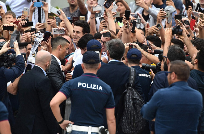 10.000 CĐV Juventus đón Ronaldo