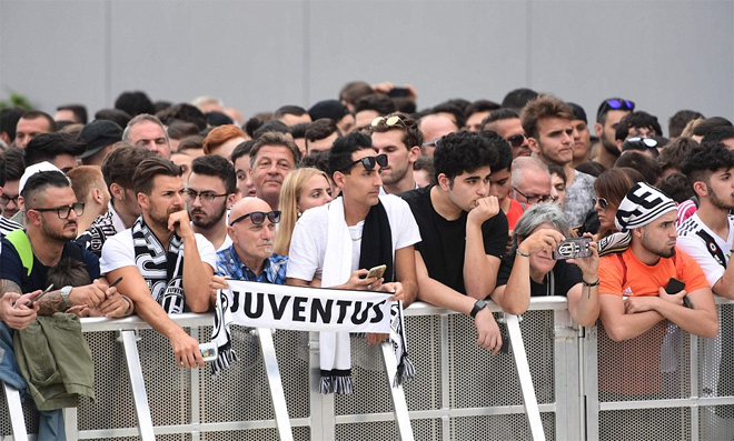 10.000 CĐV Juventus đón Ronaldo