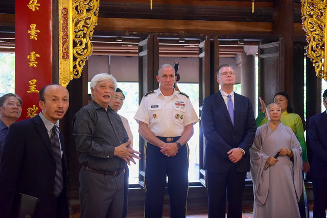 Đại sứ Kritenbrink cho biết chuyến thăm tới thăm đền Hai Bà Trưng là dịp thể hiện sự ủng hộ của ông và Đại tướng Brown “đối với một đất nước Việt Nam vững mạnh, thịnh vượng và độc lập”.