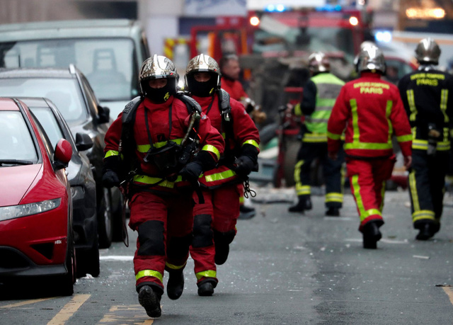 Cảnh tượng đổ nát sau vụ nổ khiến 4 người chết tại Paris - Ảnh 12.