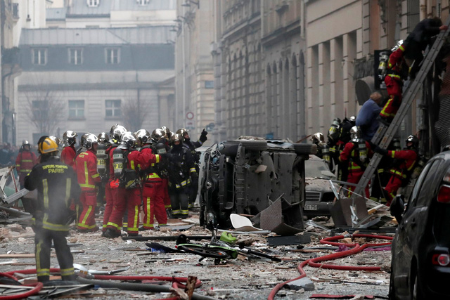 Cảnh tượng đổ nát sau vụ nổ khiến 4 người chết tại Paris - Ảnh 14.