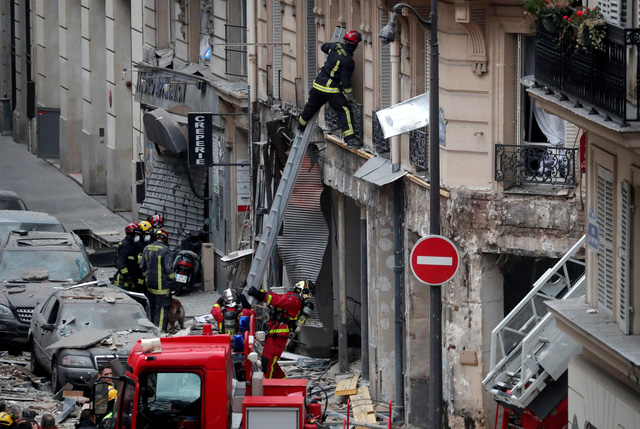 Cảnh tượng đổ nát sau vụ nổ khiến 4 người chết tại Paris - Ảnh 15.