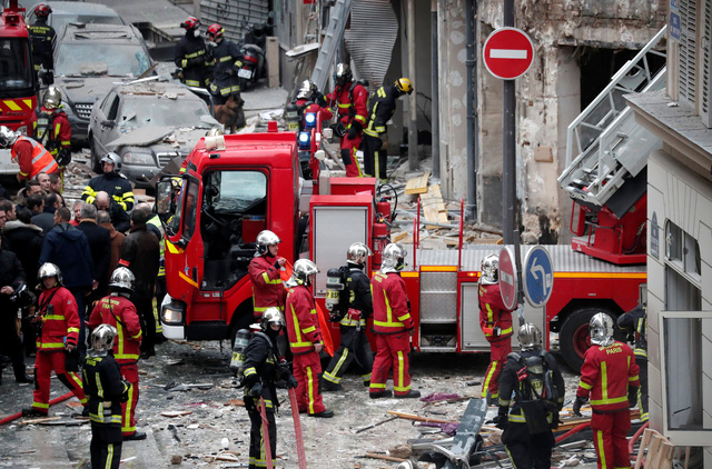 Cảnh tượng đổ nát sau vụ nổ khiến 4 người chết tại Paris - Ảnh 16.