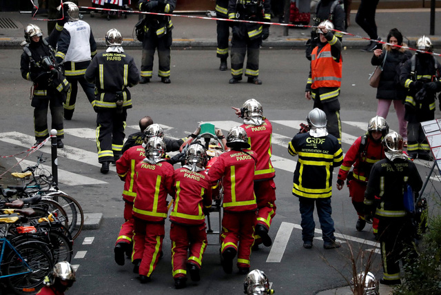 Cảnh tượng đổ nát sau vụ nổ khiến 4 người chết tại Paris - Ảnh 18.