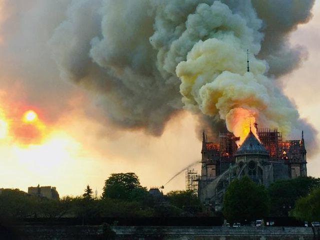 Những hình ảnh đầu tiên bên trong Nhà thờ Đức Bà Paris sau hỏa hoạn dữ dội - 10