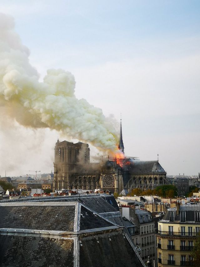 Lãnh đạo thế giới bàng hoàng sau thảm kịch cháy nhà thờ Đức Bà Paris - 2