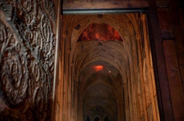 Những hình ảnh đầu tiên bên trong Nhà thờ Đức Bà Paris sau hỏa hoạn dữ dội - 3