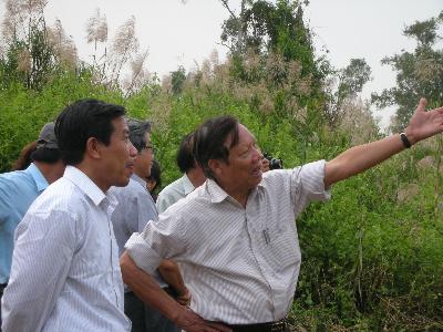 nguyên Bộ trưởng NN-PTNT Lê Huy Ngọ trở lại vùng rừng bị hỏa hoạn