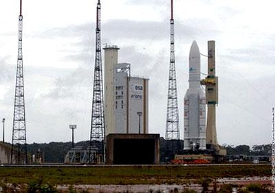 Tên lửa Ariane 5 sẵn sàng trên bệ phóng chờ "khai hỏa"