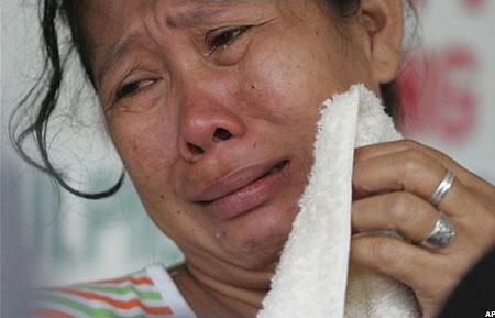 Nỗi đau của một phụ nữ có thân nhân đi trên con tàu Princess of Star. Con tàu này lâm nạn khi đang trên đường từ thủ đô Manila đi thành phố Cebu