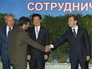 Tổng thống Nga gặp gỡ người đồng nhiệm Iran tại Dushanbe (ảnh Reuterr)