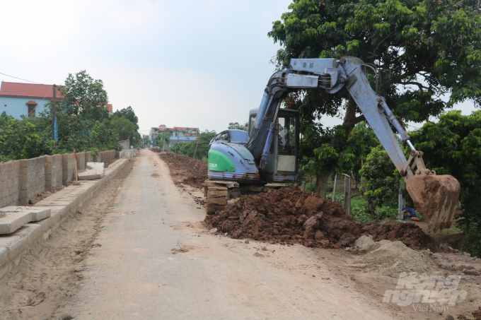  Huyện Kim Động đã và đang chú trọng đầu tư cho xây dựng đường giao thông. Ảnh: HG