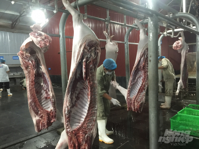 Công ty Hải Thịnh Bắc Giang (chi nhánh của Công ty CP Dinh dưỡng Hải Thịnh) ở huyện Hiệp Hòa, Bắc Giang là doanh nghiệp đi đầu trên địa bàn tỉnh về thực hiện quy trình chăn nuôi khép kín từ sản xuất cám đến cung ứng sản phẩm thịt lợn. Nhờ cách làm này mà qua các đợt cơn 'bão giá lợn' năm 2016-2017 và dịch tả lợn Châu Phi năm 2019, Công ty không bị ảnh hưởng lớn và vẫn vững vàng sản xuất.