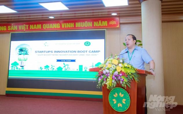 Ông Vũ Ngọc Huyên, Phó Giám đốc Học viện Nông nghiệp Việt Nam phát biểu tại buổi khai mạc. Ảnh: HG.