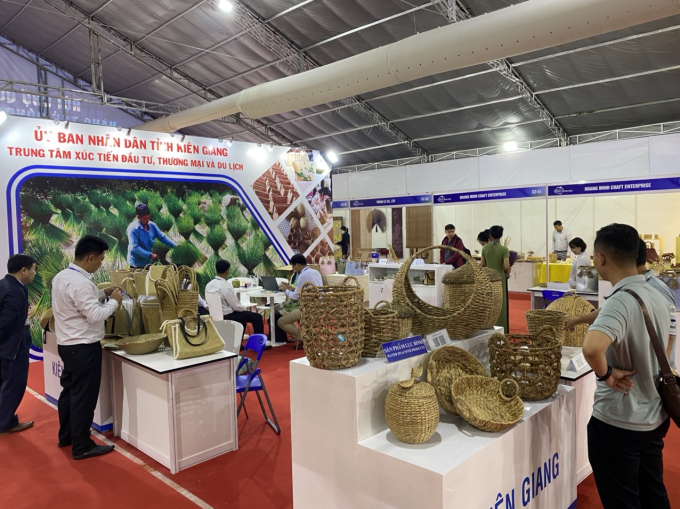 Hội chợ quốc tế Quà tặng hàng thủ công mỹ nghệ Hà Nội 2020 (Hanoi Gift Show 2020) với quy mô 400 gian hàng. Ảnh: HG