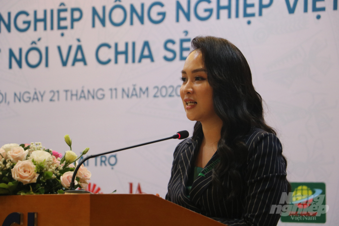 Bà Nguyễn Thị Diễm Hằng, Phó Tổng giám đốc Công ty cổ phần dược phẩm Vinapharma Group chia sẻ tại buổi lễ. Ảnh: HG