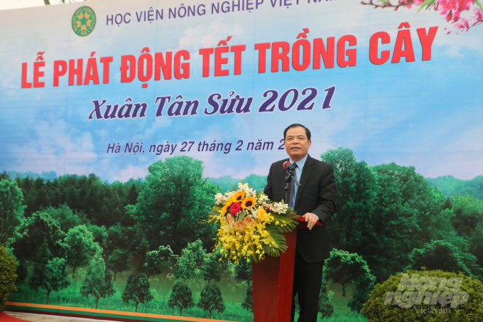 Bộ trưởng Bộ NN-PTNT Nguyễn Xuân Cường phát biểu tại Lễ phát động Tết trồng cây xuân Tân Sửu 2021 của Học viện Nông nghiệp Việt Nam. Ảnh: HG.