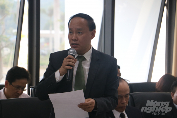 Ông Nguyễn Tùng Phong, Phó Giám đốc Viện Khoa học Thủy lợi Việt Nam trình bày báo cáo đề dẫn tại Hội thảo. Ảnh: HG