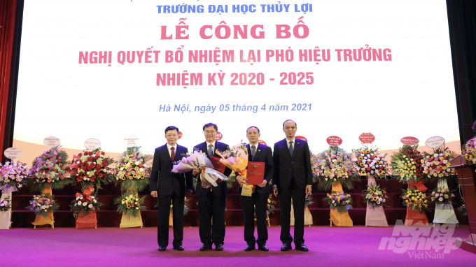 PGS. TS Nguyễn Cảnh Thái và GS. TS Nguyễn Trung Việt tiếp tục được bổ nhiệm làm Phó hiệu trưởng. Ảnh: HG