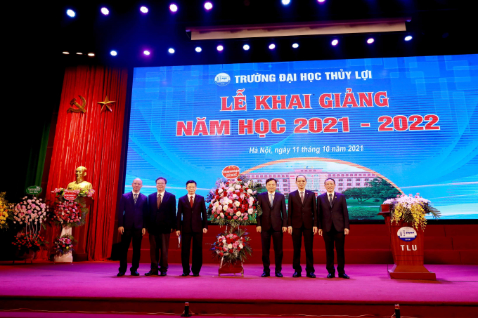 Thứ trưởng Nguyễn Hoàng Hiệp chúc mừng Trường Đại học Thủy lợi khai giảng năm học mới 2021-2022