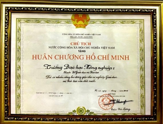 Học viện được trao tặng Huân chương Hồ Chí Minh (lần 1). Ảnh: HVNN.