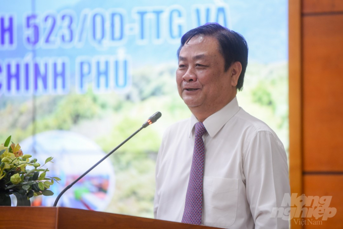 Minister Le Minh Hoan highlighting Vietnam's responsible forestry development. Photo: Tung Dinh.
