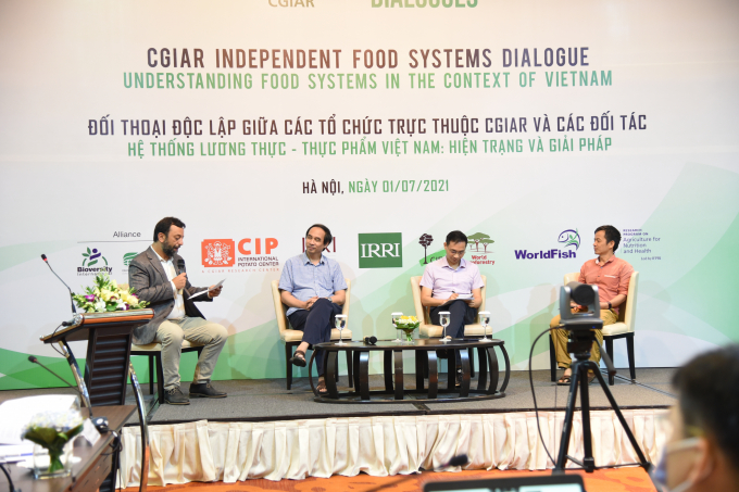 CGIAR leads a food systems dialogue with cross-sector stakeholders in Vietnam.