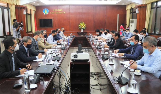 On October 1st, Minister of Agriculture and Rural Development Le Minh Hoan had held a work session with Mr. Pier Georgio Aliberti, Ambassador and Head of the Delegation of the European Union to Vietnam. Photo: Pham Hieu.