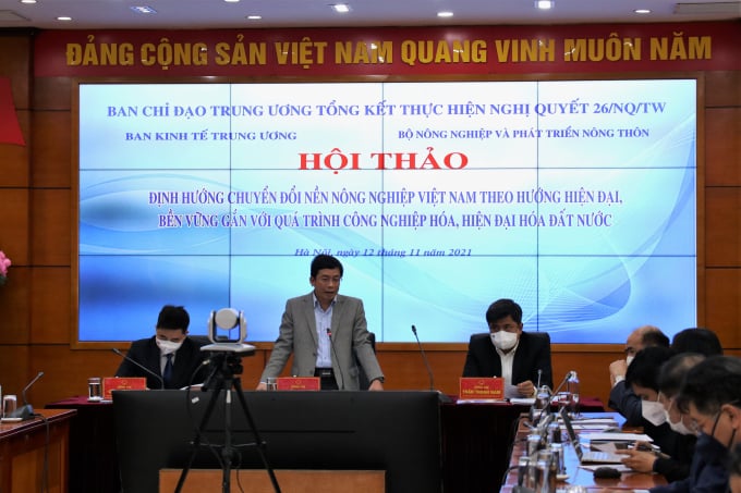 Hội thảo 'Định hướng chuyển đổi nền nông nghiệp Việt Nam theo hướng hiện đại, bền vững gắn với quá trình công nghiệp hóa, hiện đại hóa đất nước' đã diễn ra đồng thời bằng hai hình thức trực tiếp và trực tuyến. Ảnh: Hoàng Anh.
