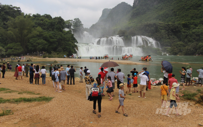Thác Bản Giốc, xã Đàm Thủy, huyện Trùng Khánh là điểm du lịch nổi tiếng nhất tỉnh Cao Bằng. Ảnh: Toán Nguyễn.