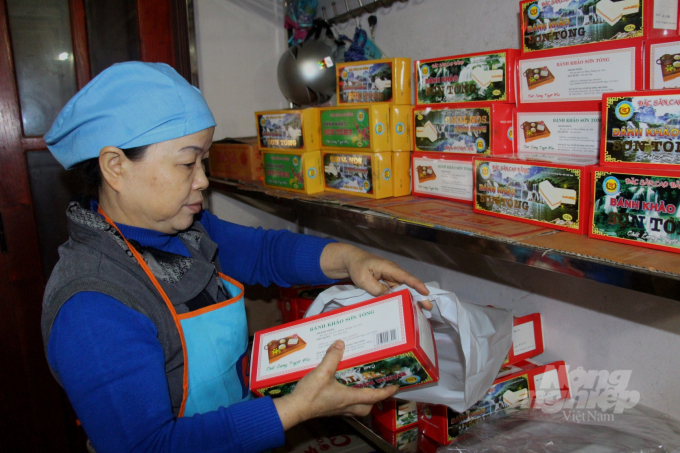 Bánh khảo Sơn Tòng có hương vị thơm ngon được nhiều khách hàng trong và ngoài tỉnh ưa chuộng. Ảnh: Công Hải.