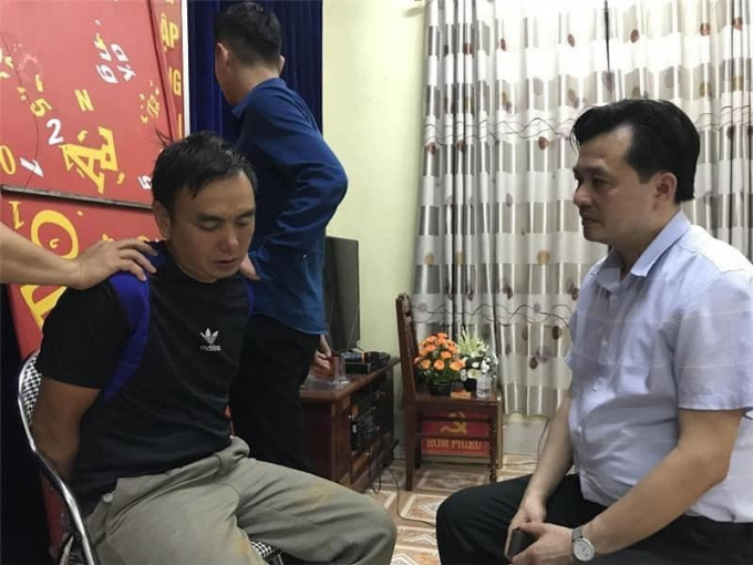 Một trong ba đối tượng (trái) bị Công an tỉnh Lào Cai bắt giữ vì buôn ma tuý. Ảnh: Tống Huệ