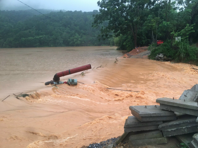 Mưa lớn khiến nước đổ dồn về khu vực xã Quang Kim (huyện Bát Xát, Lào Cai). Ảnh: K.T