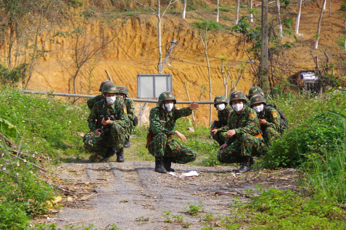 Bộ đội biên phòng tỉnh Lào Cai triển khai phương án ngăn chặn hành vi vi phạm pháp luật trên biên giới. Ảnh: T.D