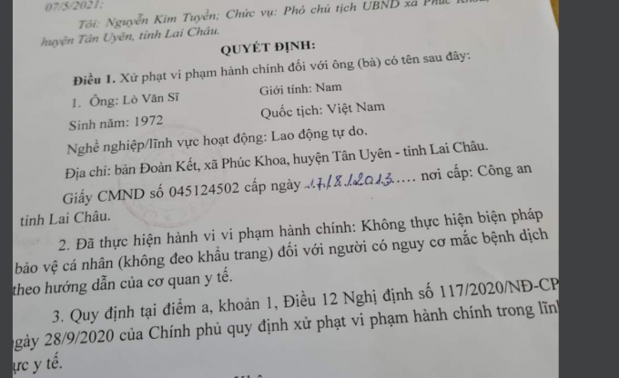 Quyết định xử phạt ông Lò Văn Sĩ do không đeo khẩu trang nơi công cộng. Ảnh: H.Đ